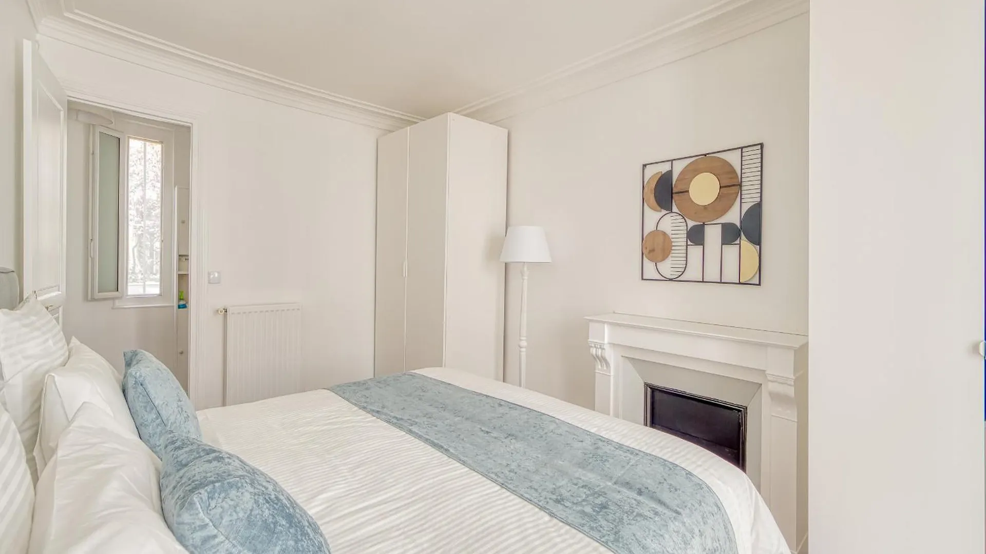 Eiffel Tower 10 Minutes 1br Renovated Apartment Paris