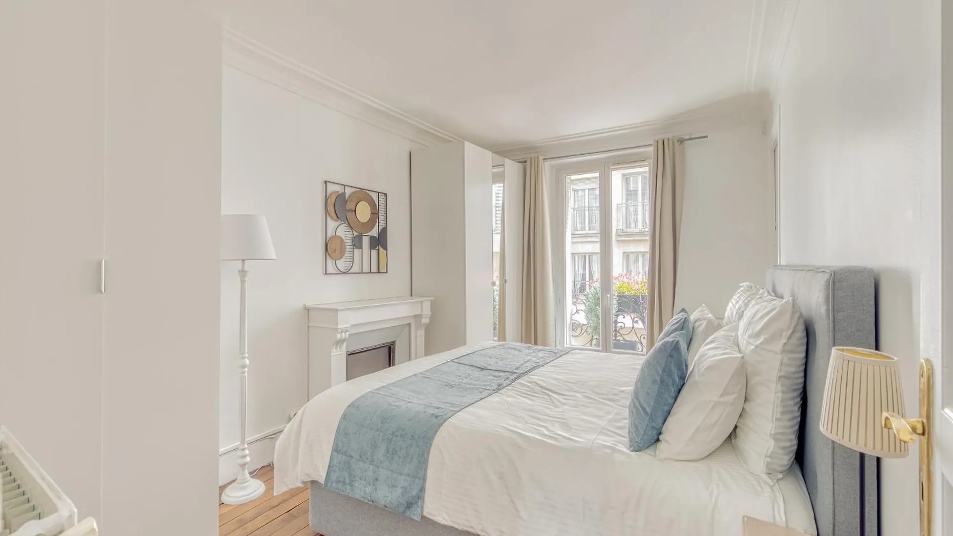 Daire Eiffel Tower 10 Minutes 1br Renovated Paris