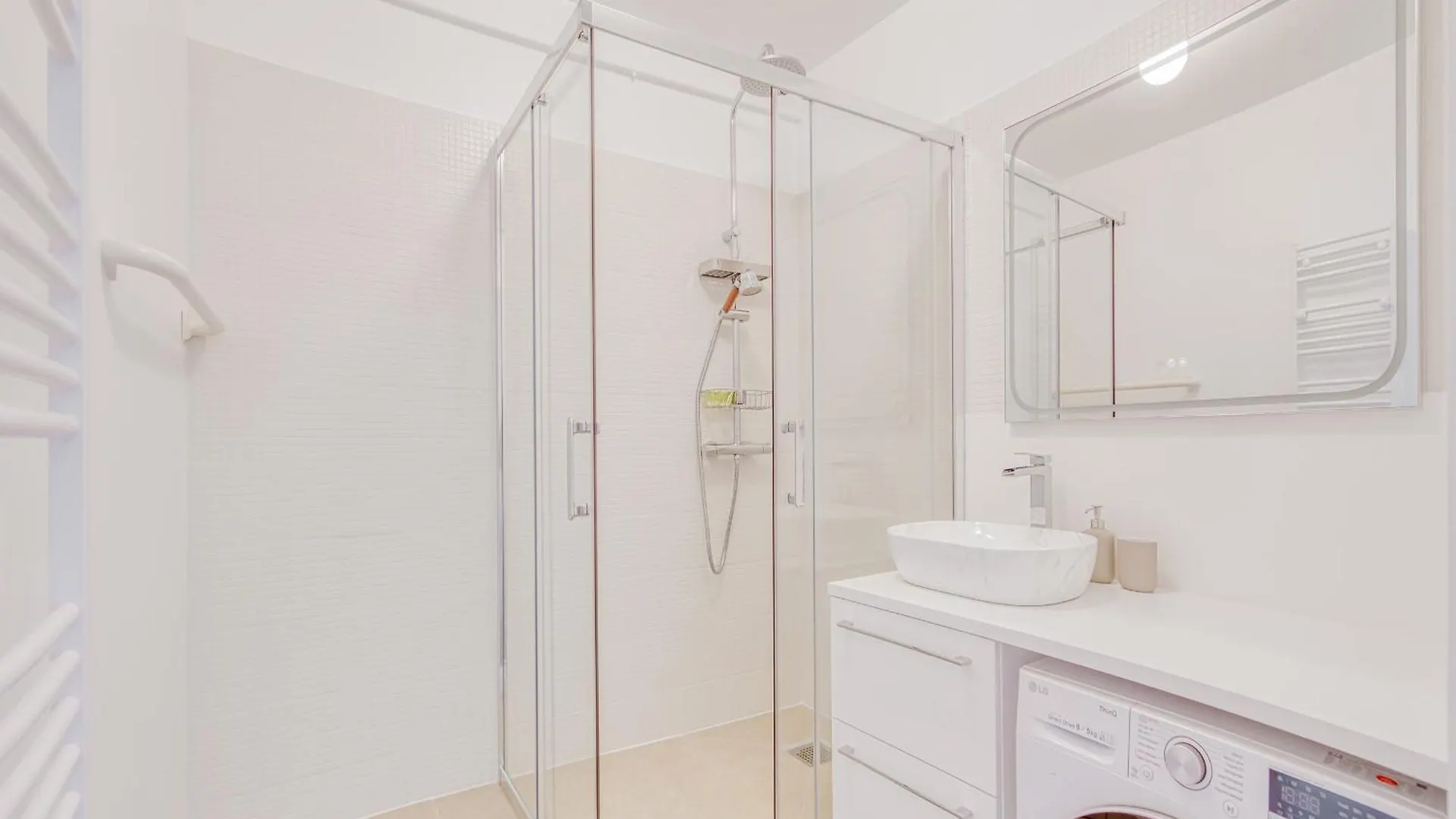 Eiffel Tower 10 Minutes 1br Renovated Paris