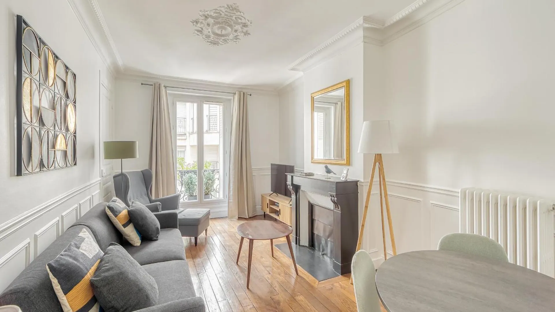 Eiffel Tower 10 Minutes 1br Renovated Apartment Paris