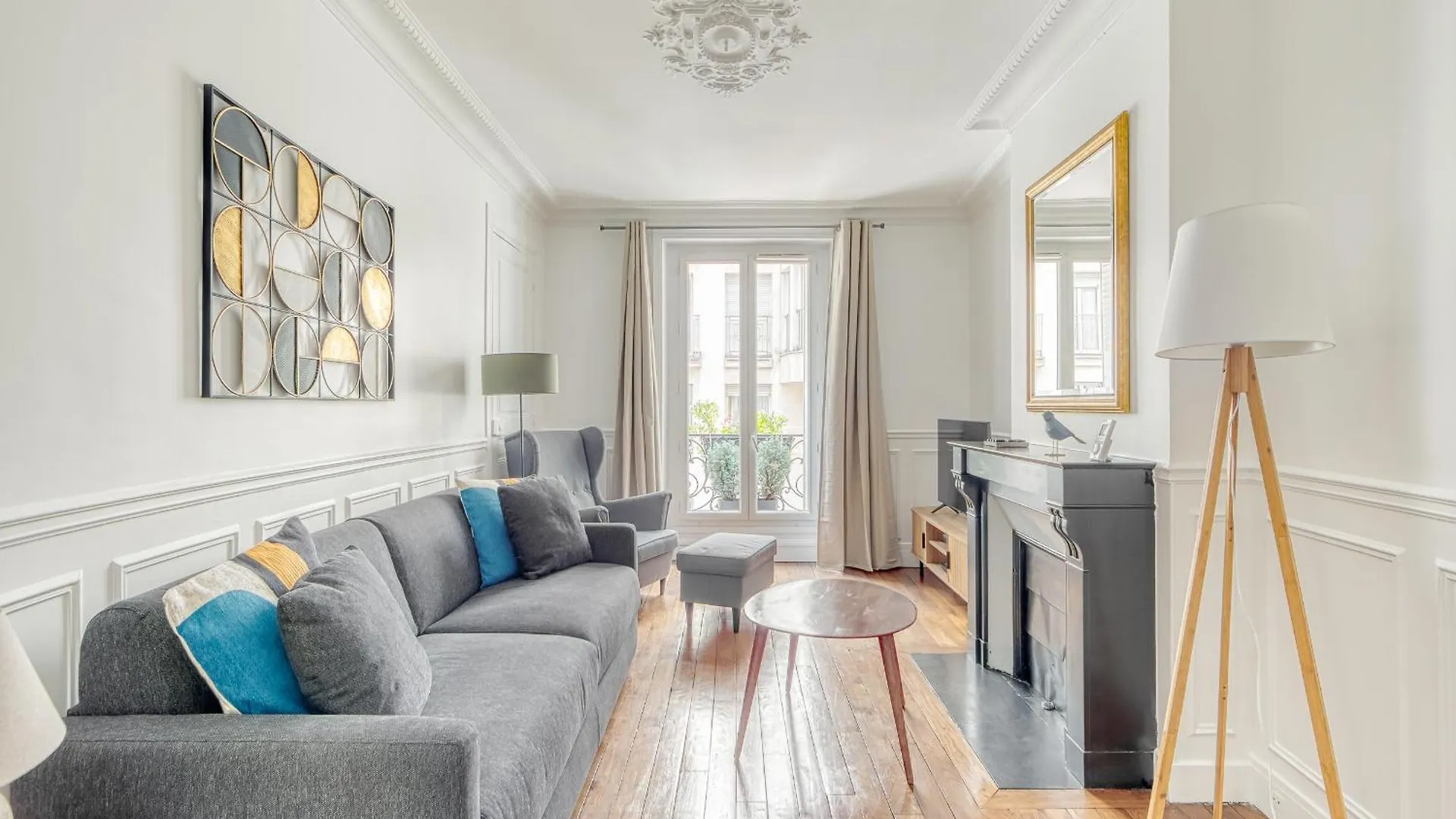 Daire Eiffel Tower 10 Minutes 1br Renovated *