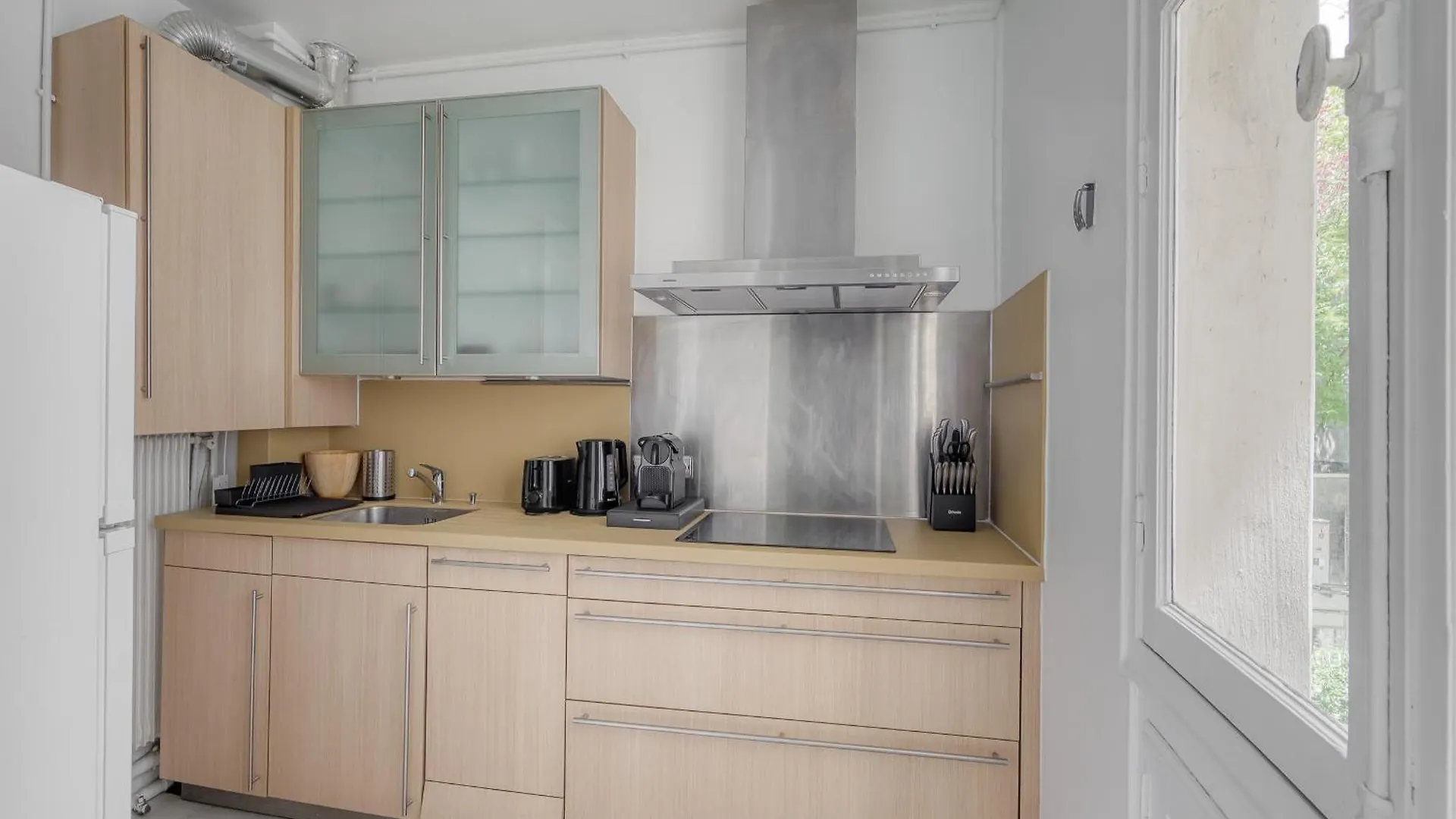 Eiffel Tower 10 Minutes 1br Renovated Apartment *