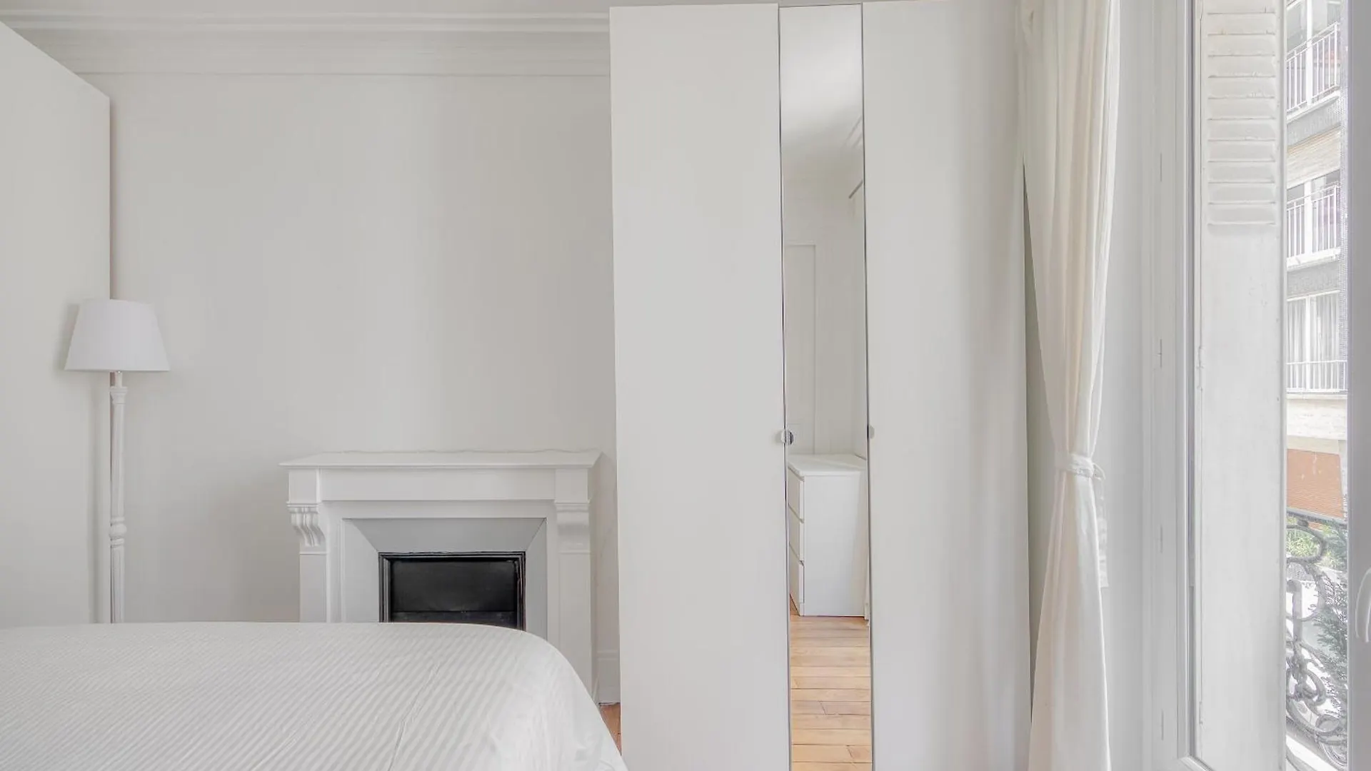 Daire Eiffel Tower 10 Minutes 1br Renovated *